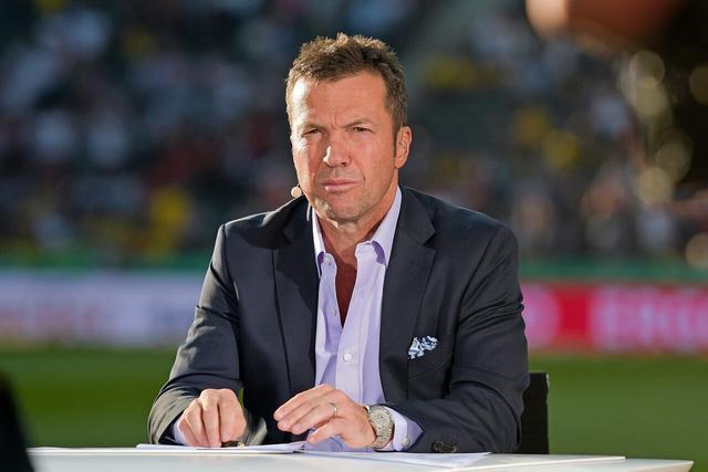 卡洛斯：C罗是所有球员的榜样；相比小罗我更爱去大罗的派对（罗伯托·卡洛斯：C罗堪称球员榜样；比起小罗的，我更愿参加大罗的派对）