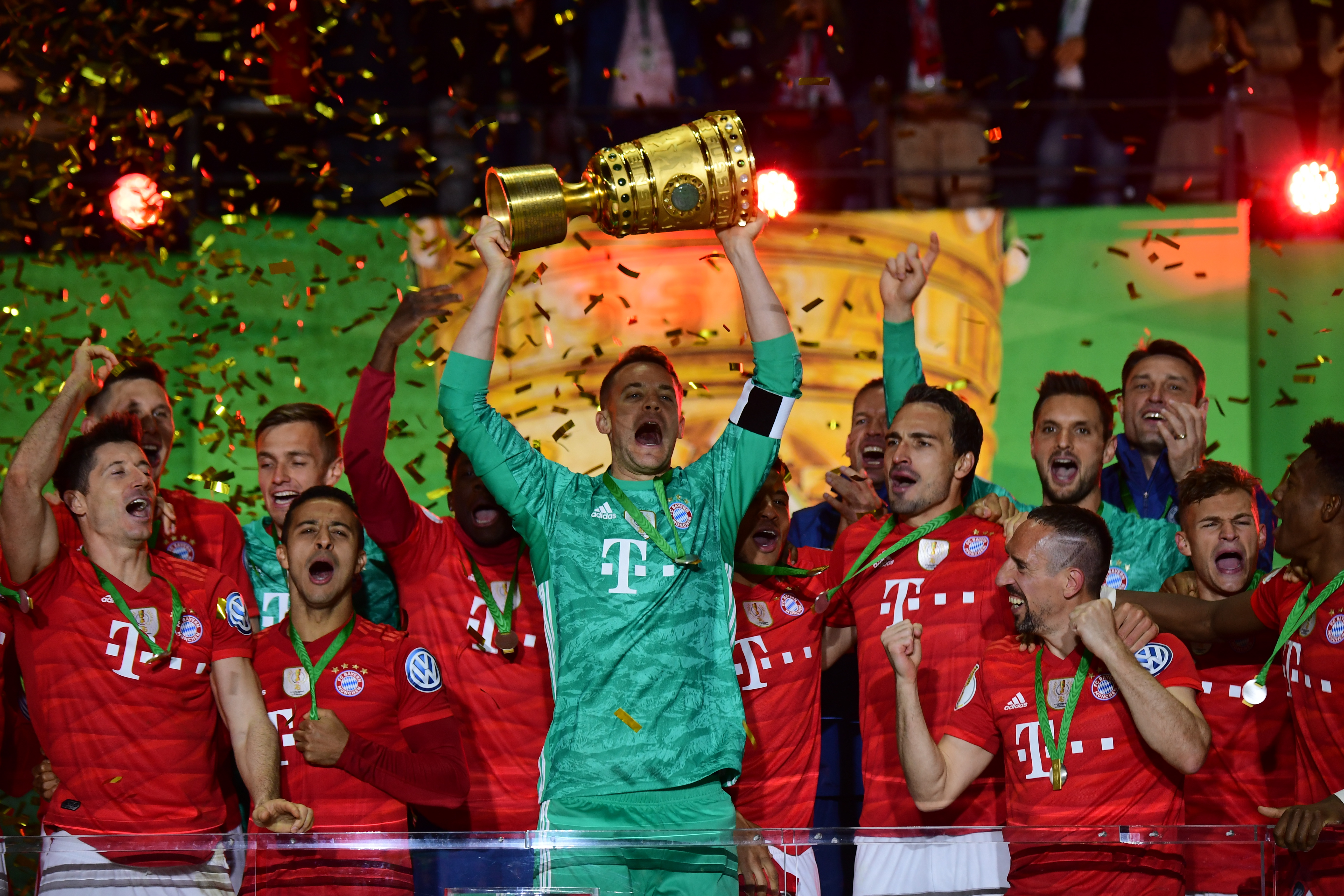 整活，布拉格斯拉维亚把梅西回诺坎普的背景P成自家主场（布拉格斯拉维亚玩梗：把梅西回诺坎普的背景PS成自家主场）