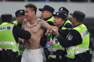 记者：伊萨克已回归纽卡训练，本周他将与俱乐部讨论未来（记者：伊萨克重返纽卡训练，本周将与俱乐部商讨未来规划）