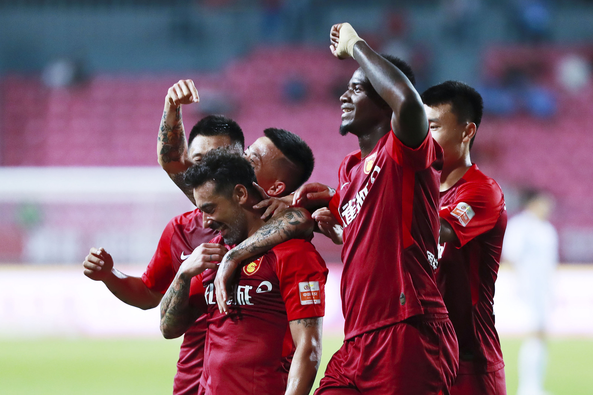 足球世界杯新纪录诞生，单场跑动达13公里（足球世界杯纪录再被改写：球员单场跑动达13公里）