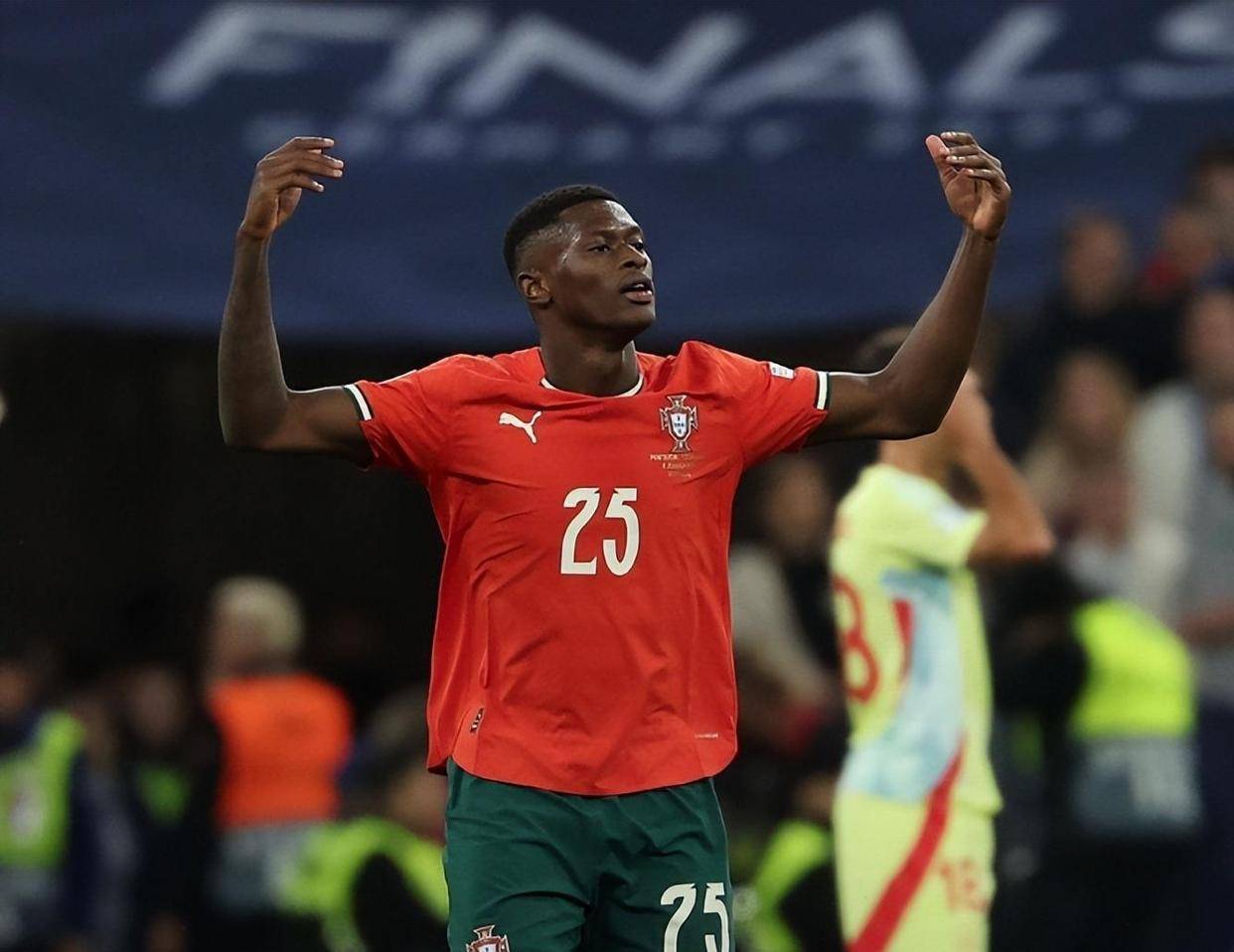 孔蒂：穆里尼奥的履历说明了他的伟大；意甲已变得更加欧洲化（孔蒂：穆里尼奥的成就彰显其伟大，意甲愈发欧洲化）