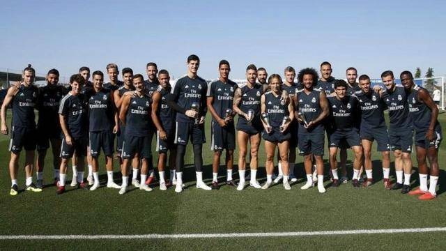 官方：继9月当选法甲月度最佳球员后，托万11月再获此殊荣（官方：托万继9月荣膺法甲月最佳后，11月再次当选）