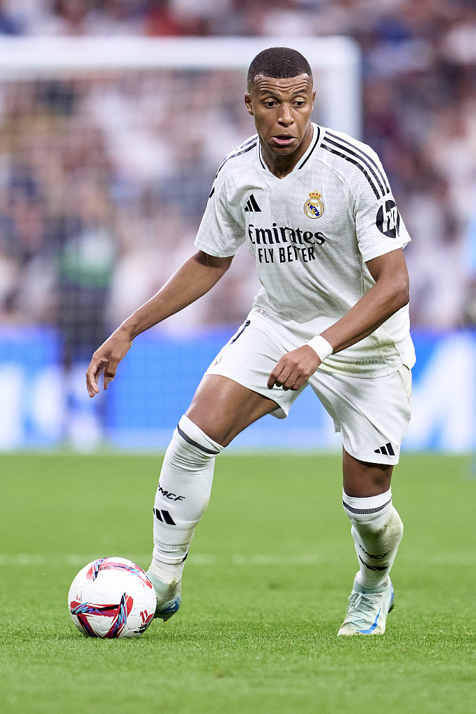 弗兰-加西亚连吃2黄被罚下，阿隆索怒吼：别XXX开玩笑了（弗兰-加西亚两黄变一红遭逐，阿隆索怒吼：别再XXX开玩笑！）