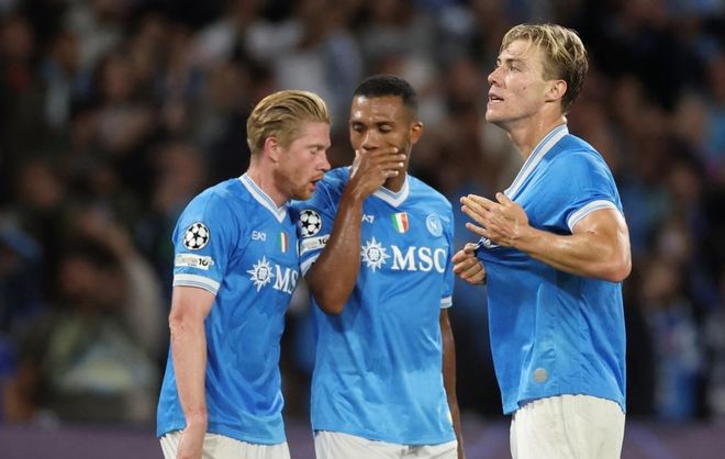 埃孔：关于奖金的事存在一些误解，我们现在像兄弟一样团结（埃孔澄清奖金争议：误会已解，球队如今团结如兄弟）