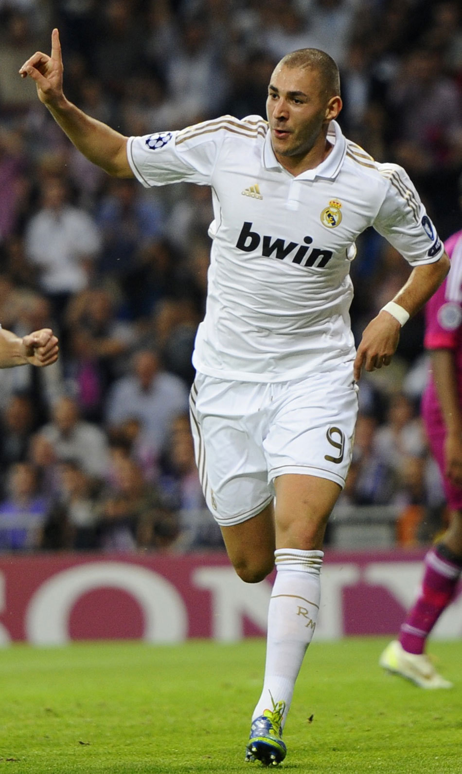 孔帕尼：塔帅说赢了欧洲最强球队？没人会在11月自认为是最强（孔帕尼回应塔帅言论：说击败欧洲最强？11月没人会自封最强）