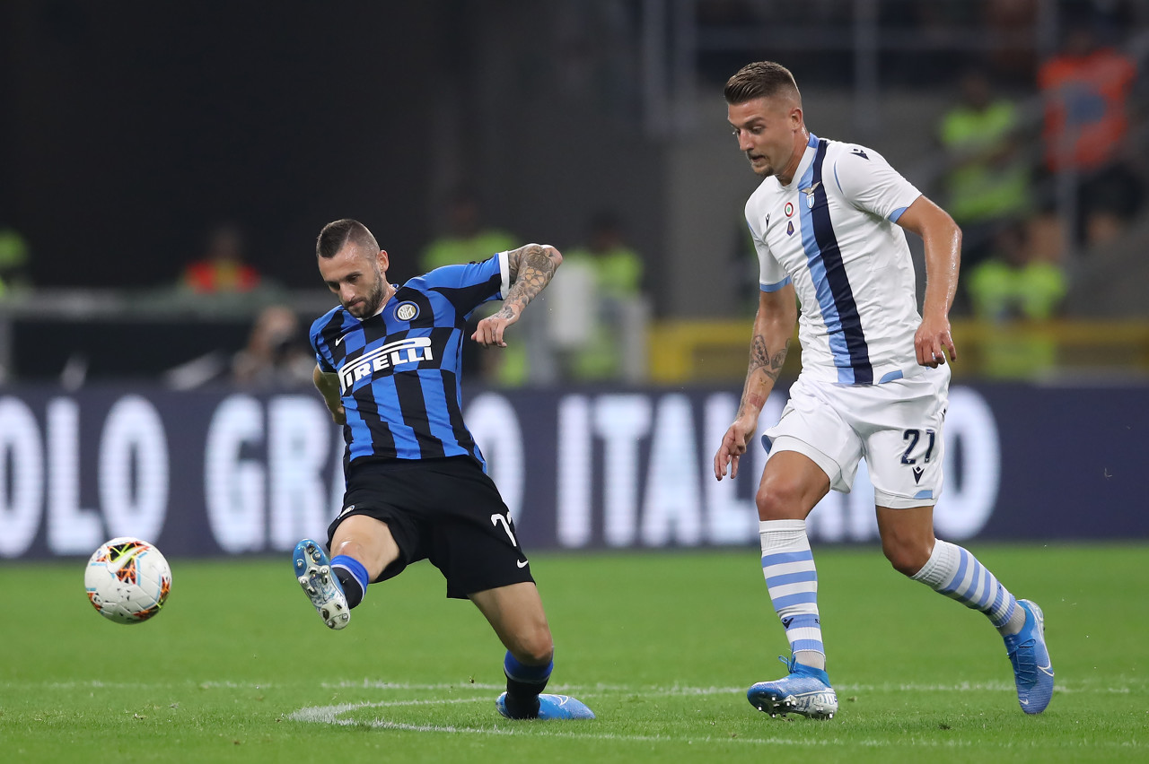 半场战报：奥萨苏纳1-0皇家社会，卡泰纳破门（半场：奥萨苏纳1-0领先皇家社会，卡泰纳建功）