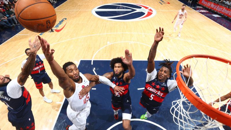 东体：海港计划1月中旬收队，俱乐部会评估合同到期球员（东体：海港队预计1月中旬集结，俱乐部将评估合同到期球员）