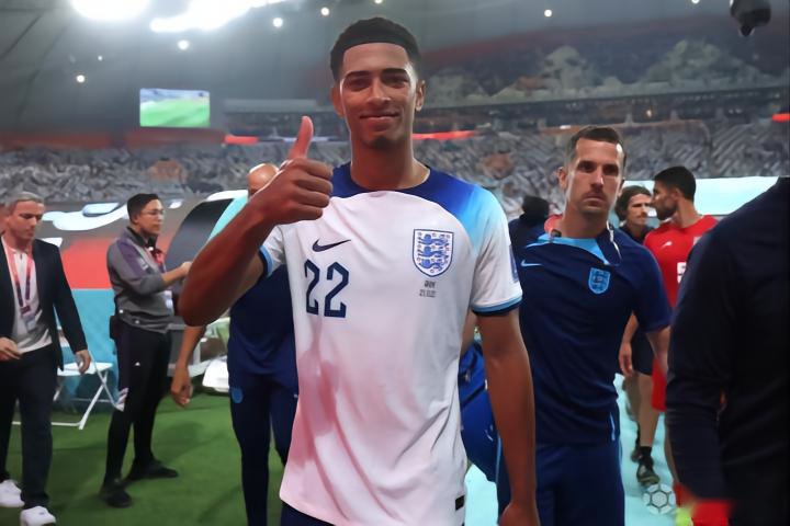 詹姆斯关键时刻稳住节奏（詹姆斯关键时刻掌控节奏）