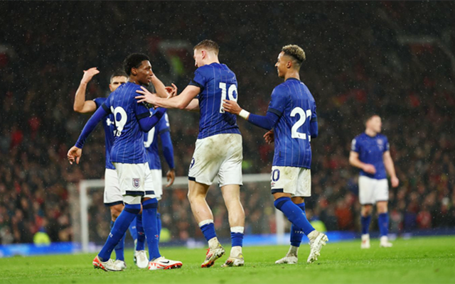 官方：多特与34岁第二门将亚历山大-迈尔续约至2027年（多特官宣34岁替补门将亚历山大-迈尔续约，合同至2027年）