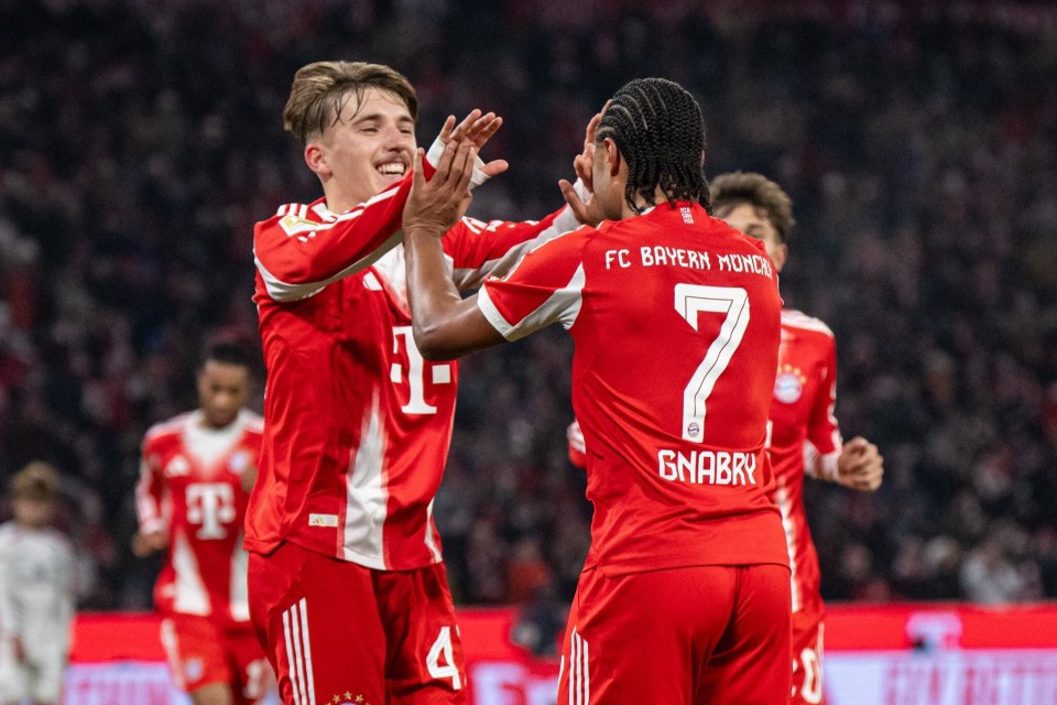 防线漏洞频出 对手屡屡冲击（防守屡现破绽 对手频频冲击）